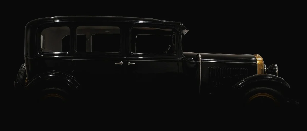 1930 Abadal Continental saloon, black, side view, dissolving into the darkness