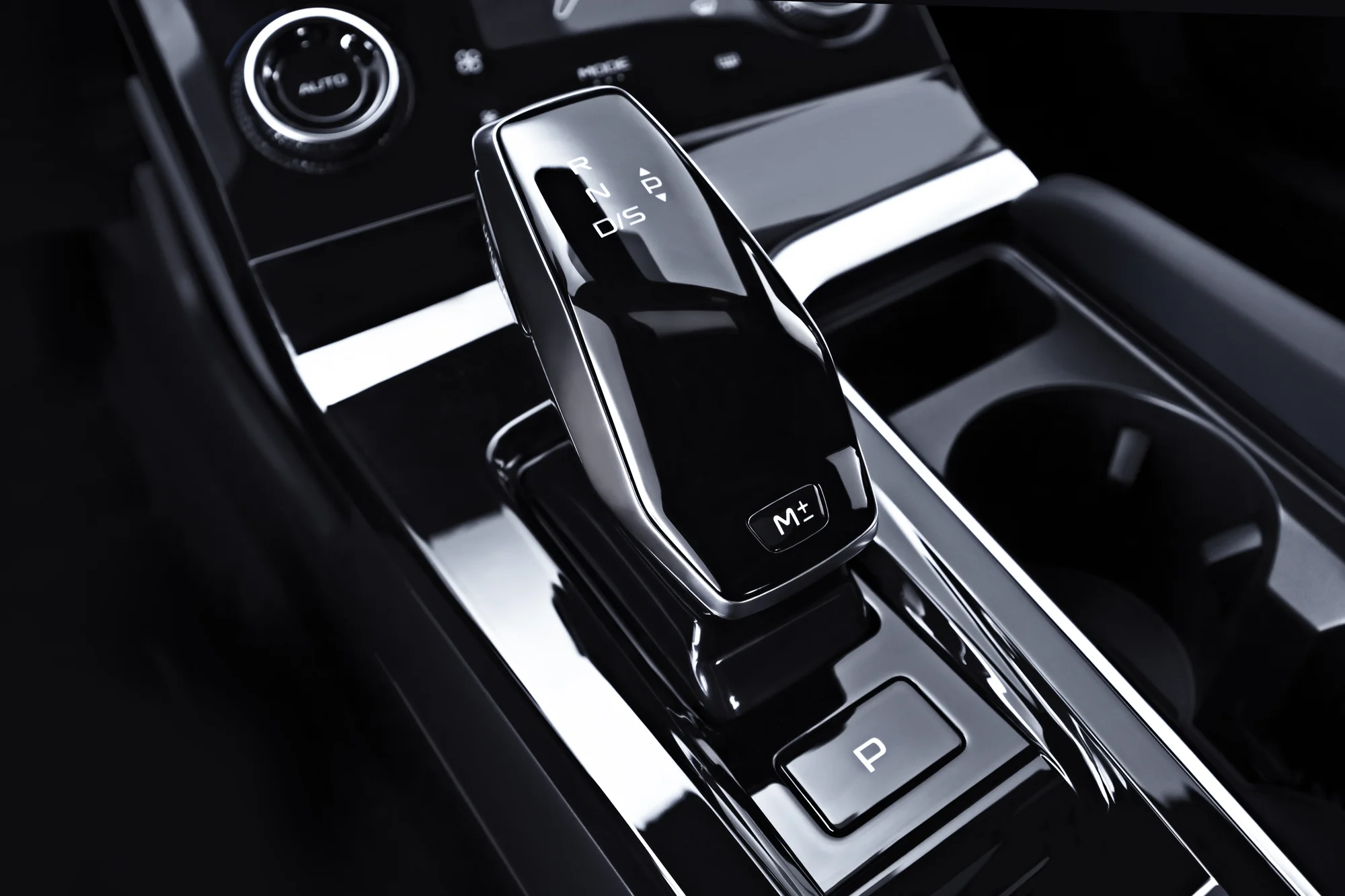 Glass gear selector and piano black centre console