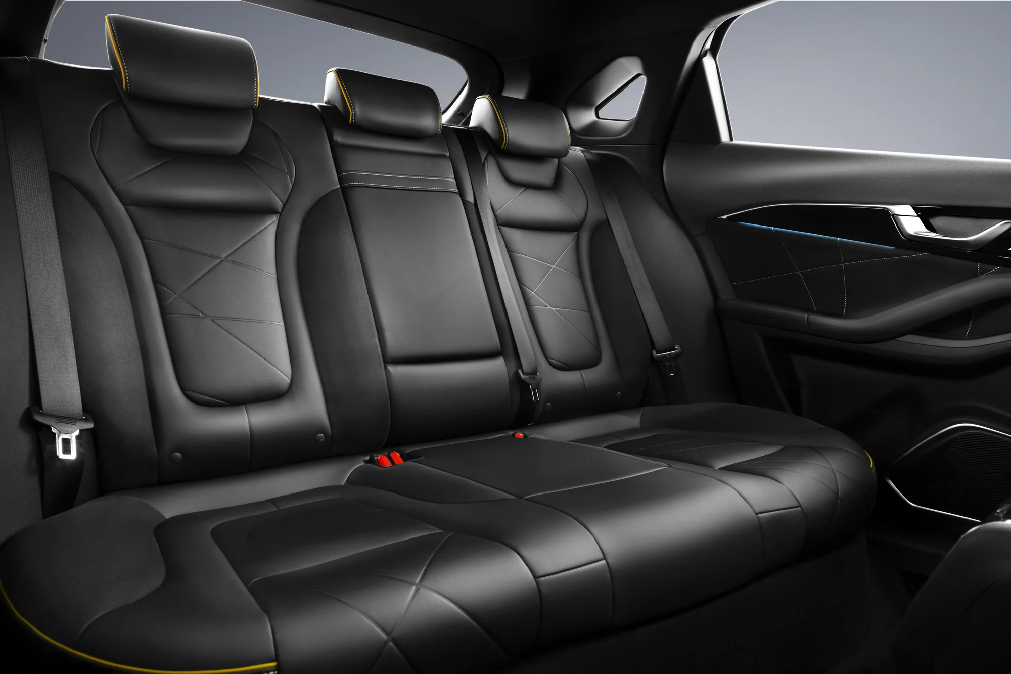 Rear bench of the ABADAL NOVO in black leather with golden piping